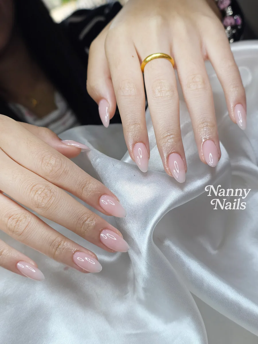 เล็บเจลสีชมพูบลัช ทรงอัลมอนด์ ทำเล็บวันศุกร์ ร้านทำเล็บนครพนม Nanny Nails