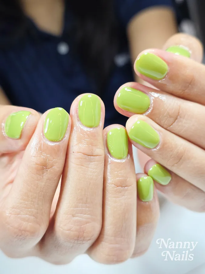 เล็บสั้นทรงมนสีเจลเขียวมัทฉะ ร้านทำเล็บนครพนม Nanny Nails