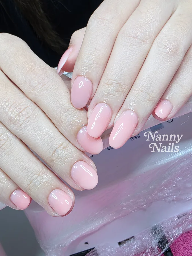เล็บสั้นมากสีเจลชมพูนู้ดน้ำนม ร้านทำเล็บนครพนม Nanny Nails