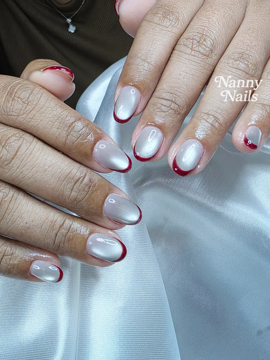 เล็บลูกแก้วสีเงินขาว ตัดเฟรนช์ปลายแดง ร้านทำเล็บนครพนม Nanny Nails