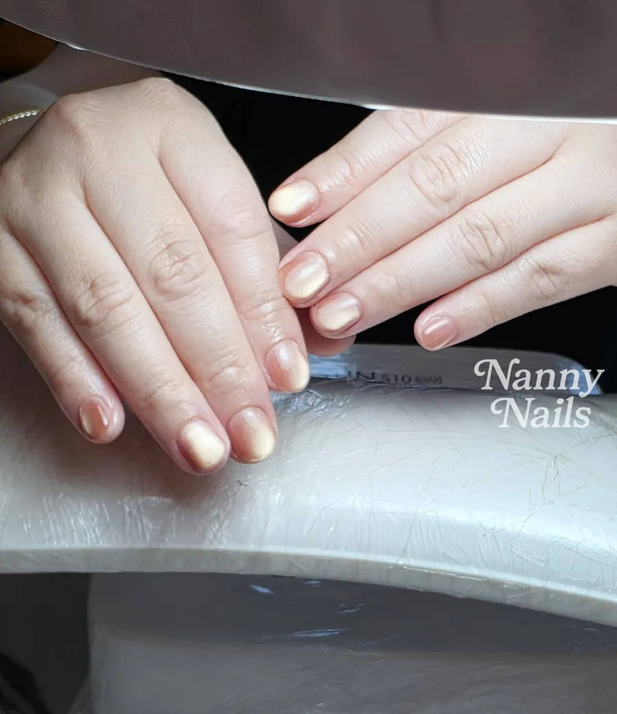เล็บมือลูกแก้วสีนู้ดแชมเปญ สีเดียวกับที่ทำบนเล็บเท้าได้ ร้านทำเล็บนครพนม Nanny Nails