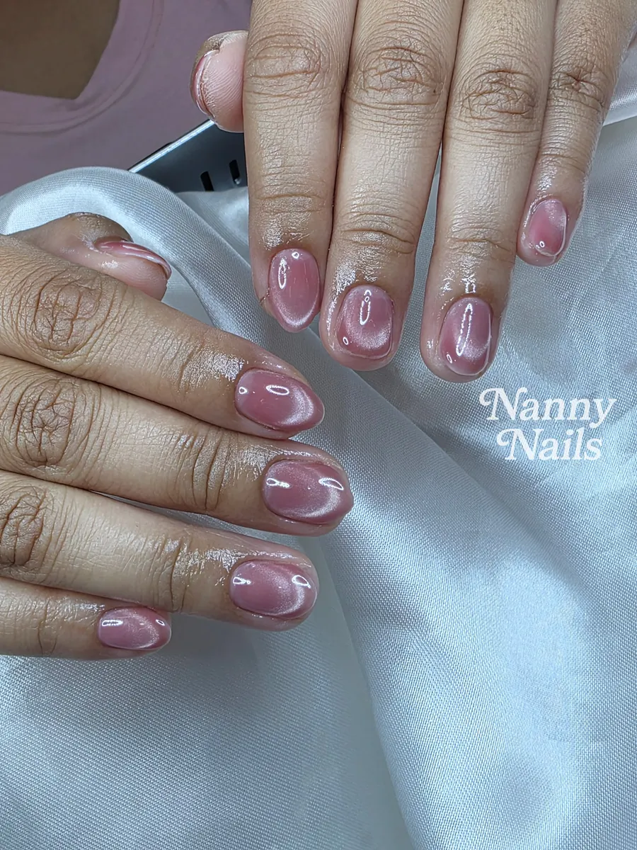 เล็บสั้นทาสีลูกแก้วสีชมพูนู้ด ทรงมน ร้านทำเล็บนครพนม Nanny Nails