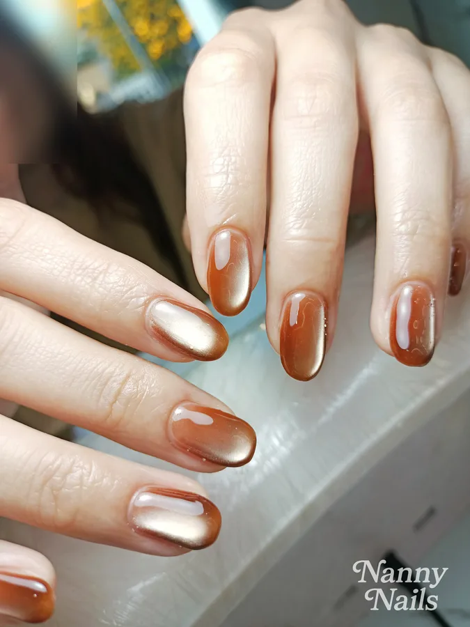 เล็บมือลูกแก้วสีส้มอิฐทองแดง สีเดียวกับที่ทำบนเล็บเท้าได้ ร้านทำเล็บนครพนม Nanny Nails