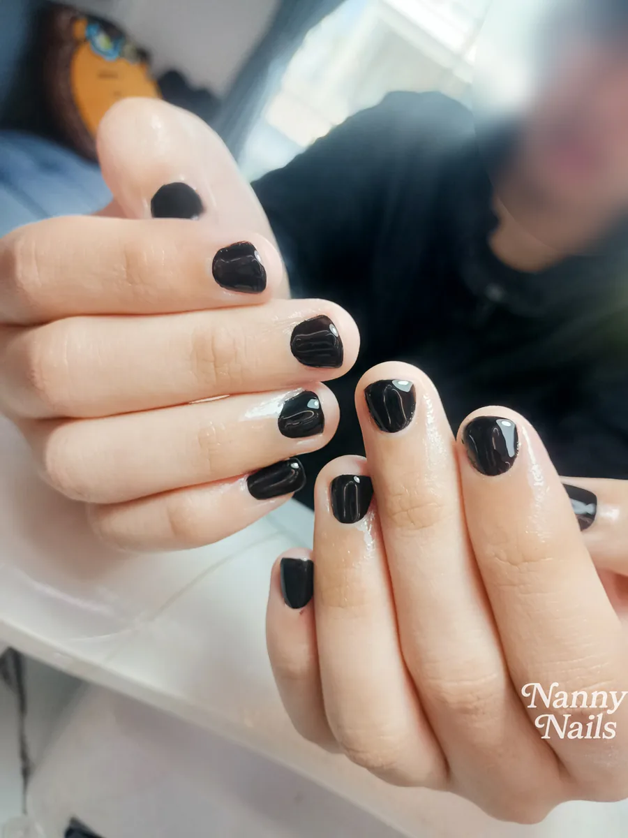 Black gel on short nails with sealed tips, Nanny Nails, nail salon in Nakhon Phanom