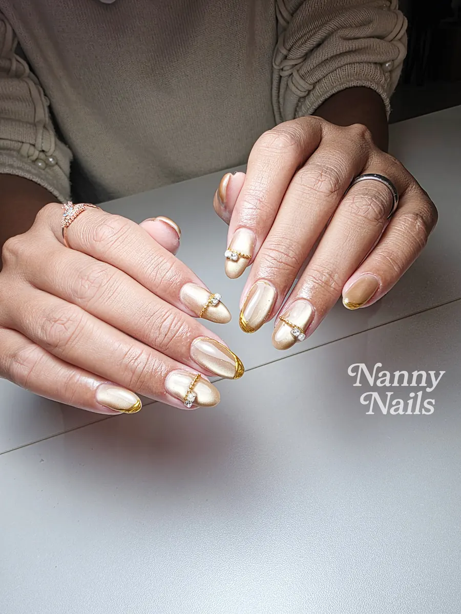 เล็บลูกแก้วสีแชมเปญเส้นทอง ลายเล็บไปงานไหลเรือไฟ ร้านทำเล็บนครพนม Nanny Nails