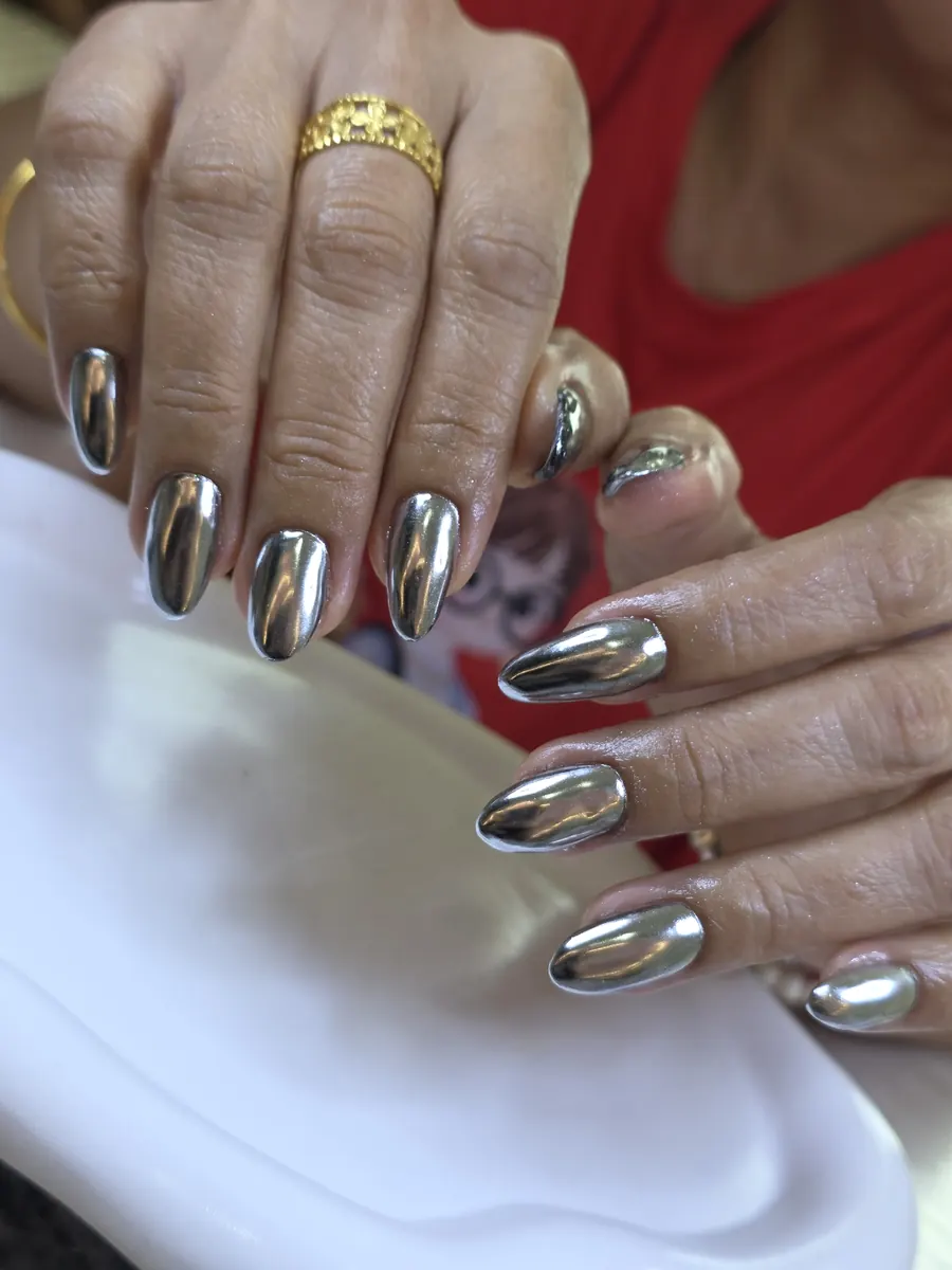 Silver mirror chrome nails reflecting the lights, Nanny Nails, nail salon in Nakhon Phanom