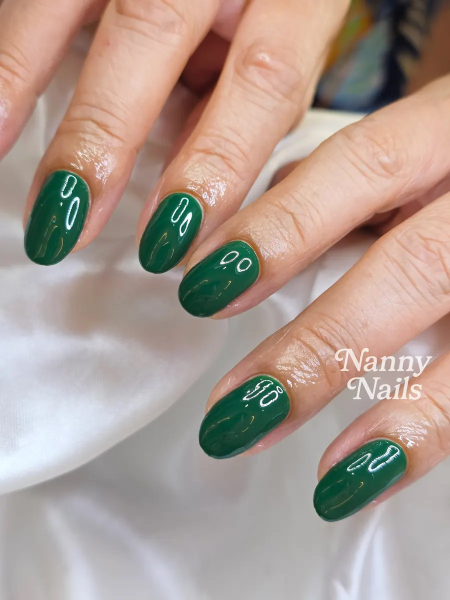 Green nails, lucky colour for people born on Thursday, Nanny Nails, nail salon in Nakhon Phanom