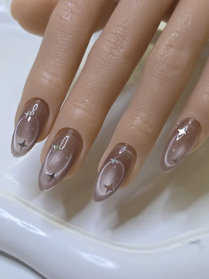 Brown nude cat eye nails on tan skin, Nanny Nails, nail salon in Nakhon Phanom