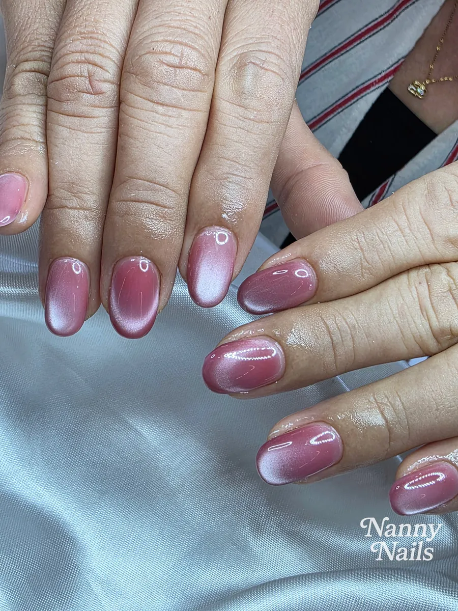 เล็บลูกแก้วสีชมพูไล่เฉดขาว ร้านทำเล็บนครพนม Nanny Nails