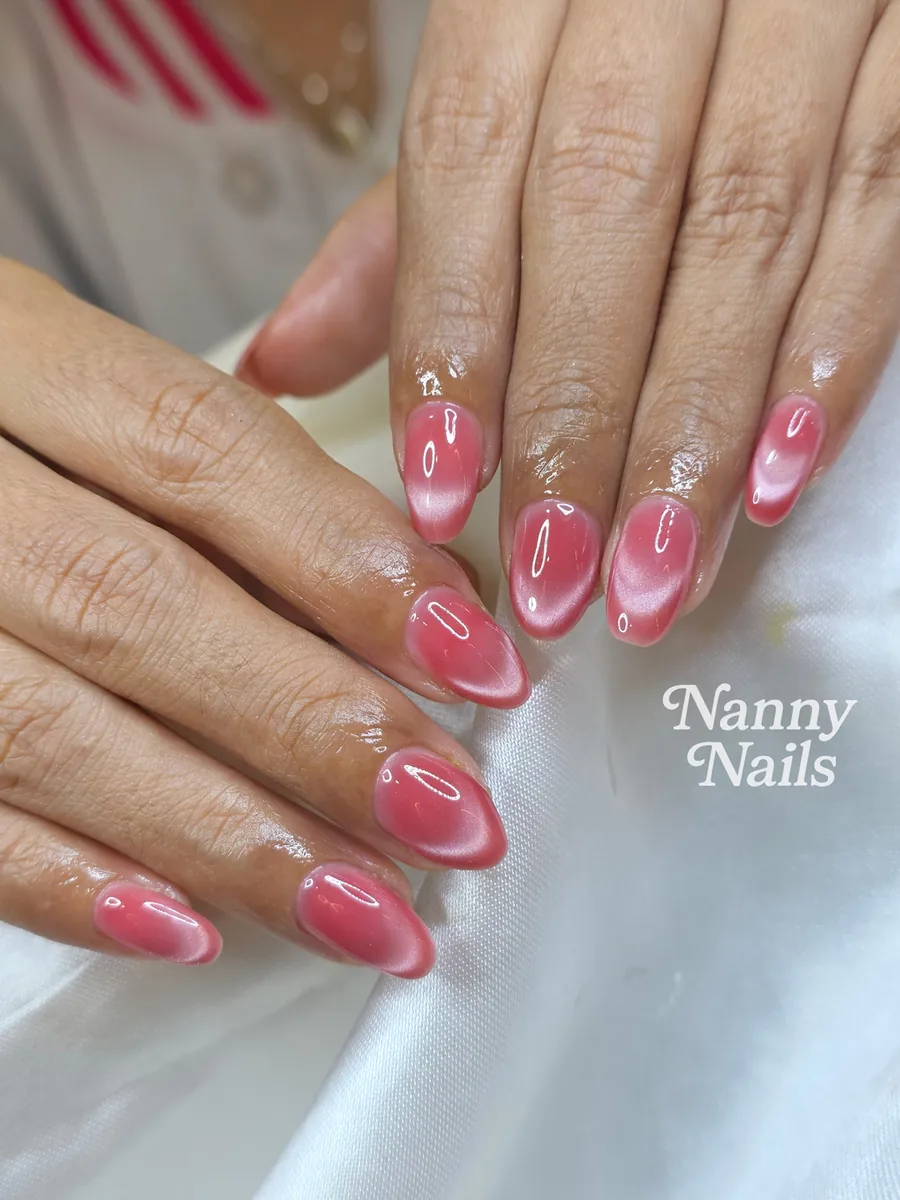 เล็บลูกแก้วสีชมพูหวาน ทรงอัลมอนด์ ร้านทำเล็บนครพนม Nanny Nails
