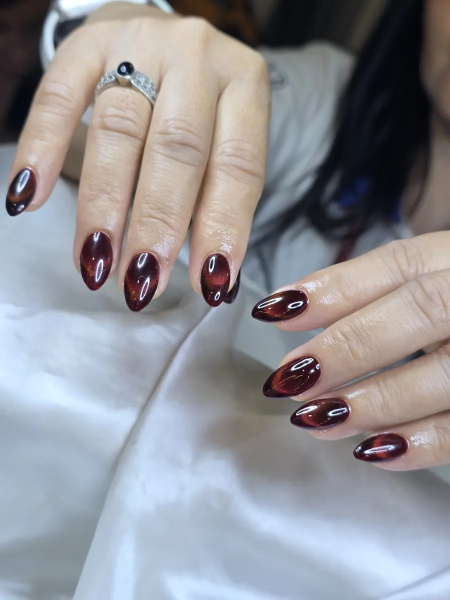 ต่อเล็บ PVC ลูกแก้วสีไวน์ ทรงอัลมอนด์ ร้านทำเล็บนครพนม Nanny Nails