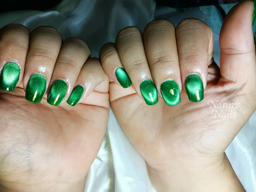 เล็บลูกแก้วสีเขียวมรกต เงาวาว รูปผลงานจริง ร้านทำเล็บนครพนม Nanny Nails