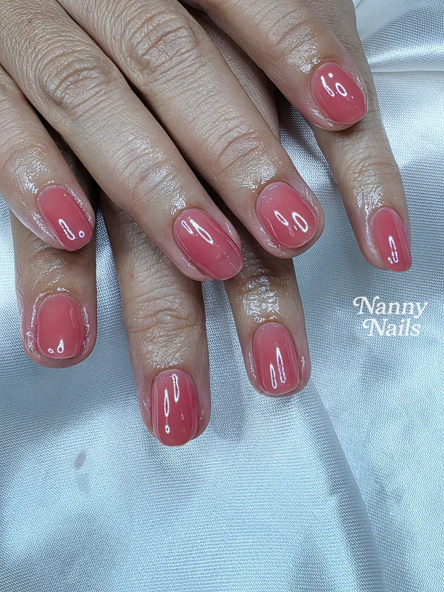 เล็บสั้นสวยๆ สีชมพูกุหลาบเงา ร้านทำเล็บนครพนม Nanny Nails